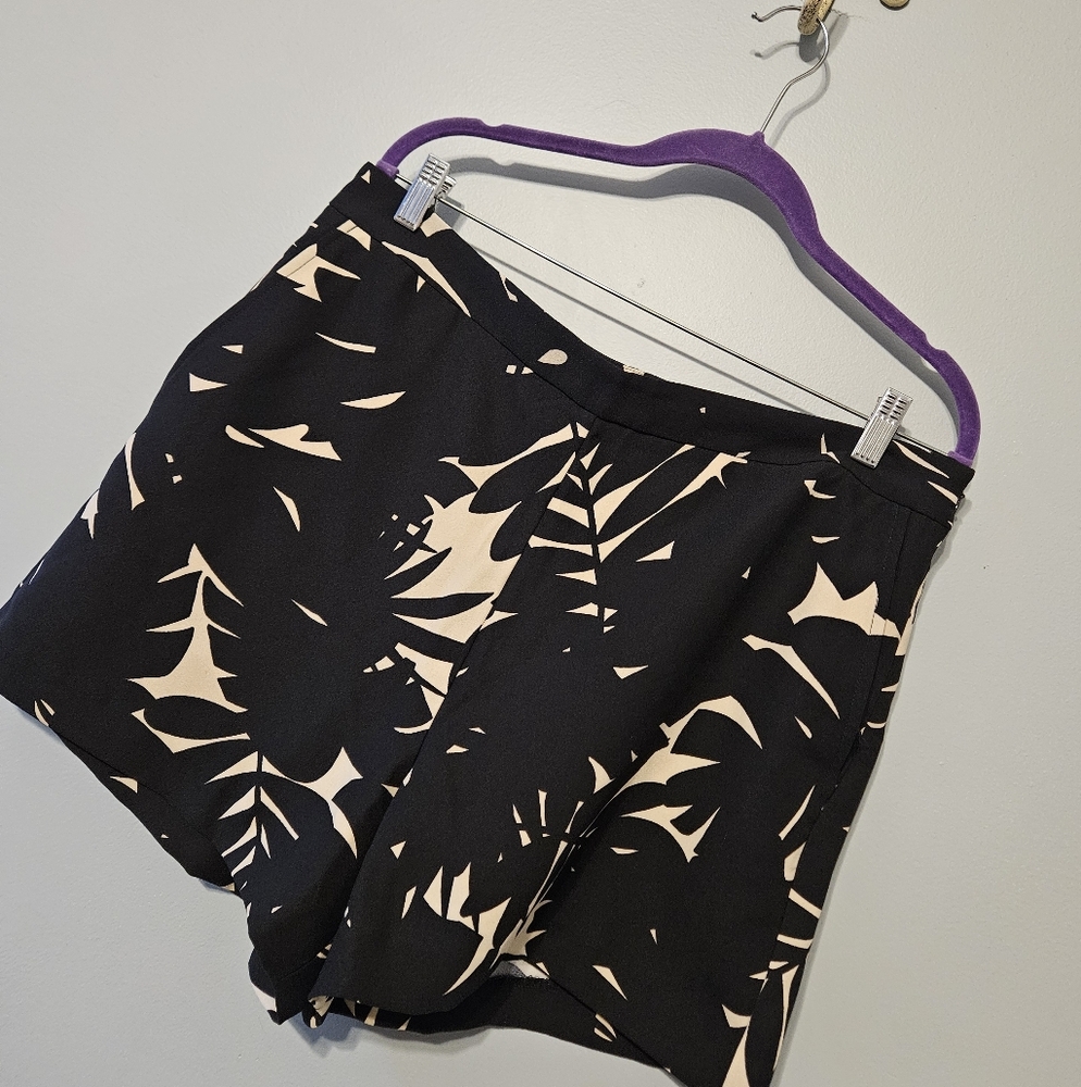 Ann Taylor Black and Cream Women's Shorts